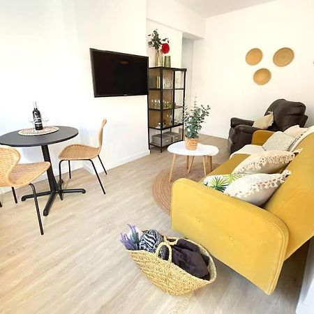 Ks Costa Capri - Kaleria Suites Almeria Bagian luar foto