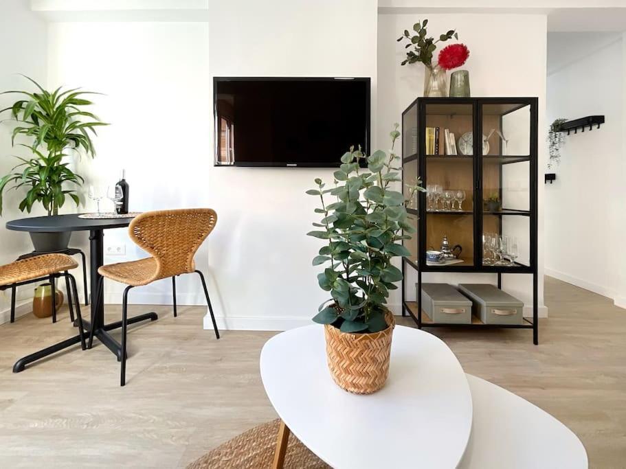 Ks Costa Capri - Kaleria Suites Almeria Bagian luar foto