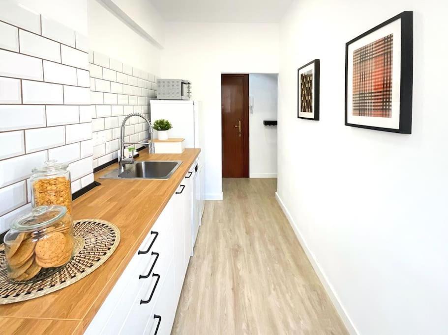 Ks Costa Capri - Kaleria Suites Almeria Bagian luar foto