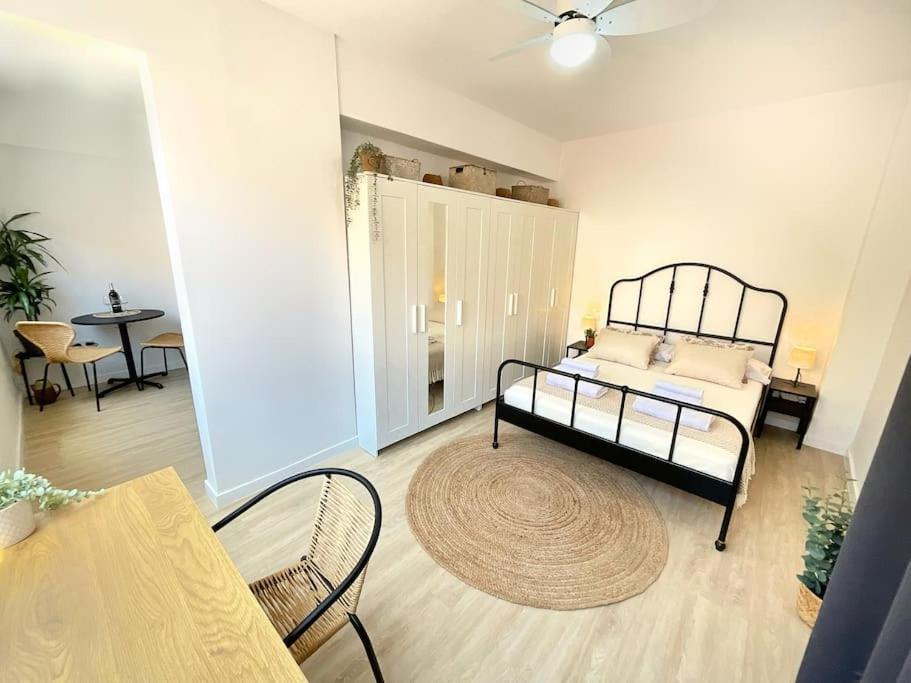 Ks Costa Capri - Kaleria Suites Almeria Bagian luar foto