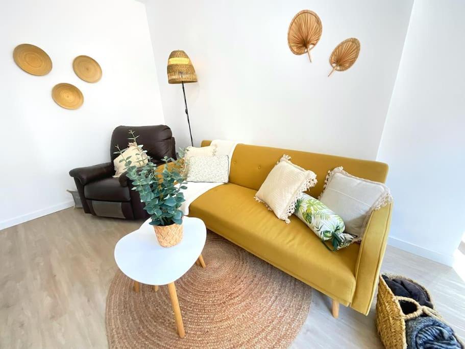Ks Costa Capri - Kaleria Suites Almeria Bagian luar foto